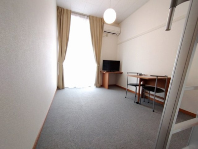 【居間・リビング】 | レオパレスヒューゲル参番館 | 現況優先　１階はフローリング仕様