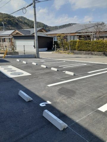 ニュー　グリーン　ハウスの駐車場