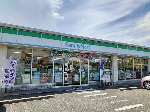 ニュー　グリーン　ハウスの周辺|ファミリーマート日向インター店まで900m