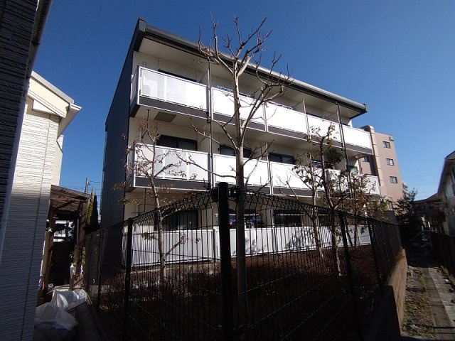 レオパレスＲｏａｄ　＆　Ｓｋｙの外観