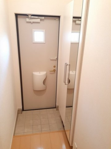 エルフィン　三番館の玄関