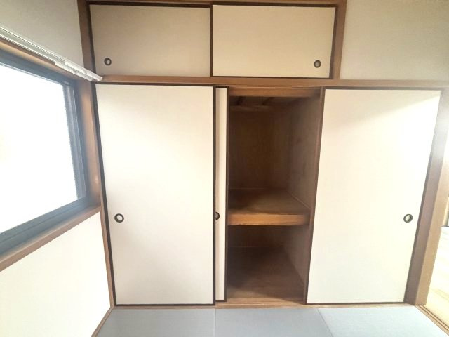 大石北町貸家の収納