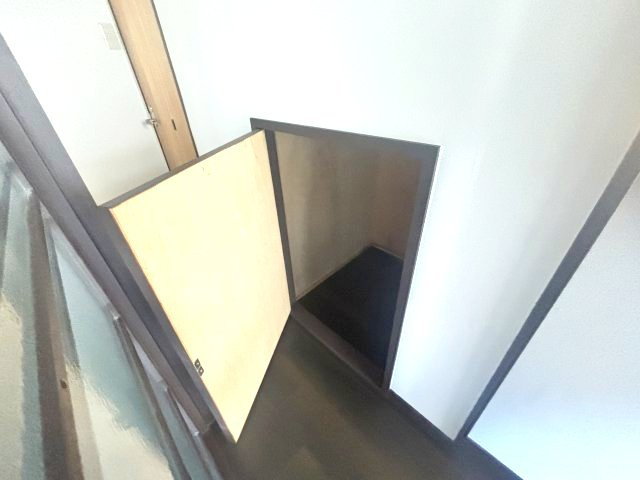 大石北町貸家の収納