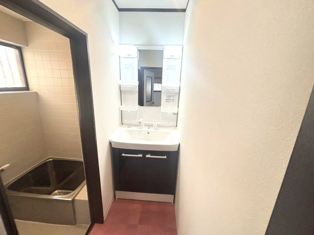 大石北町貸家の独立洗面台