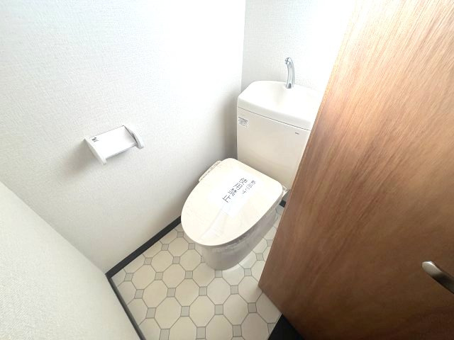 大石北町貸家のトイレ