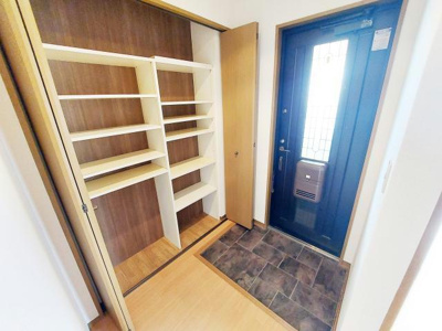 【玄関】 | スカイプラザ宇梶D