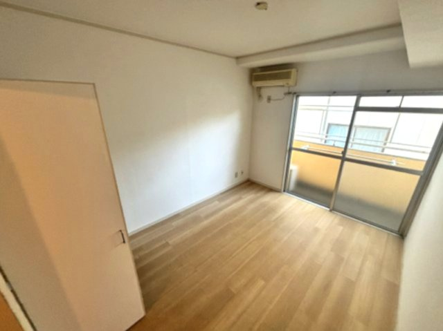 ル・パレ本山中の居間・リビング