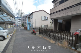 【前面道路含む現地写真】