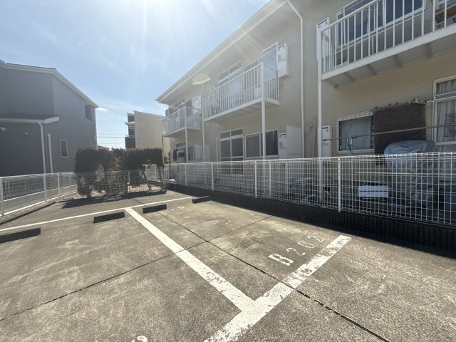 エル・ガーデンＢの駐車場