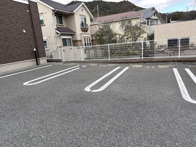 シーズンズ　コンフォートⅡの駐車場