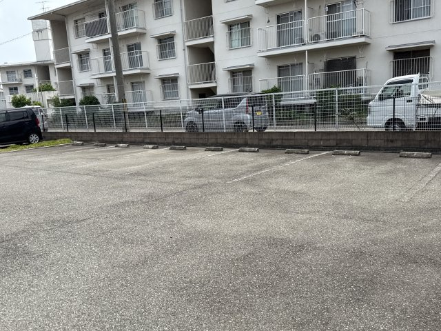 ボヌールの駐車場