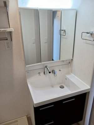 【洗面所】 | レジデンスさくら | 広い洗面スペース