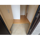 磯辺三丁目戸建の玄関|シンプルで使いやすい玄関です