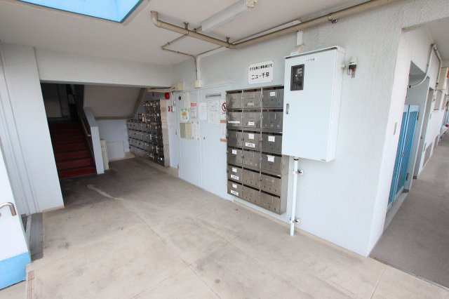 ニュー千早団地 300棟のエントランス