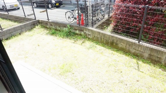 ミキハウス　B棟の庭|お庭が付いています