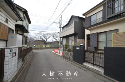 【前面道路含む現地写真】 | 座間市西栗原2丁目　新築戸建て　全1棟【仲介手数料無料】