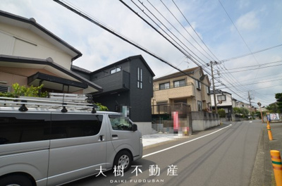 【前面道路含む現地写真】 | 座間市立野台３丁目　新築戸建て　全１棟【仲介手数料無料】