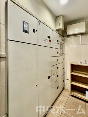 【設備】 | メロディーハイム水元公園弐番館 | 【宅配ボックス】在宅時・不在時に関わらず、居住者の代わりに非対面で宅配物を受け取ってくれる便利な設備です。わかりやすくご説明致しますので見学時にはお部屋だけではなく共用部分もぜひチェックしてください。