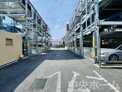 【駐車場】 | メロディーハイム水元公園弐番館 | 【敷地内駐車場】最新の空き状況や費用などの詳細は担当スタッフまでお問い合わせください。