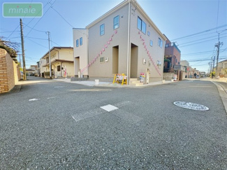【前面道路含む現地写真】 | 小学校9分　WIC×2　長期優良住宅　夏見台1　全2棟　1号棟 | 前面道路です♪