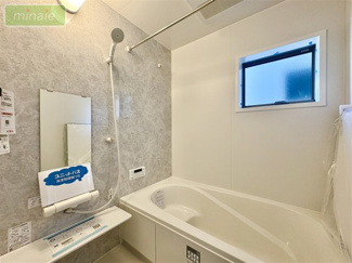 【居間・リビング】 | 小学校9分　WIC×2　長期優良住宅　夏見台1　全2棟　1号棟 | 販売現地