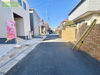 【前面道路含む現地写真】 | 小学校9分　WIC　長期優良住宅　夏見台1　全2棟　2号棟 | 前面道路です♪
