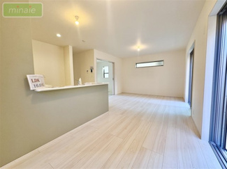 【居間・リビング】 | 小学校9分　WIC　長期優良住宅　夏見台1　全2棟　2号棟