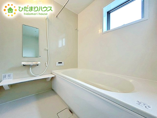 【浴室】 | 小美玉市小川第1　新築戸建　2号棟 | 一人でも子どもと一緒でも、ゆとりをもって心地よい時間を楽しめる贅沢な浴室空間。