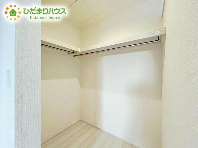 【収納】 | 小美玉市小川第1　新築戸建　2号棟 | 小物類から掃除機やシーズンオフの暖房器具といった大きいものまで1か所に収納できる、機能的な大容量クローゼット付き(^^♪光の影響を受けにくいので、物の保存に最適♪