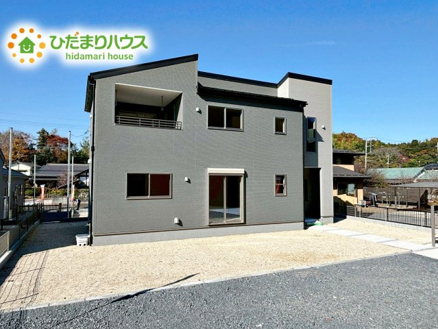 【外観】 | 小美玉市小川第1　新築戸建　2号棟 | 暗めの外観はクールで洗練された印象を与えることができます。