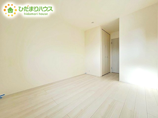 【洋室】 | 小美玉市小川第1　新築戸建　2号棟 | 机にベットを置けば子供部屋の完成です！