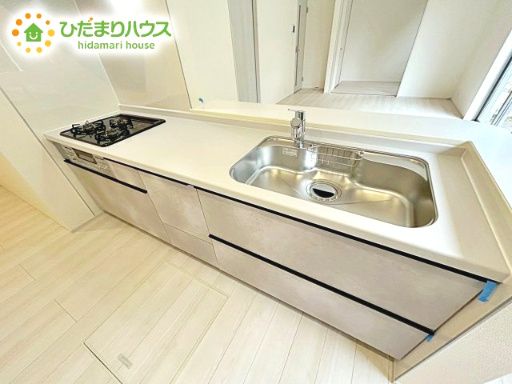 【キッチン】 | 小美玉市小川第1　新築戸建　2号棟 | 料理が苦手な人でも、チャレンジしてみたくなるシステムキッチン。楽しい食卓がここから始まります