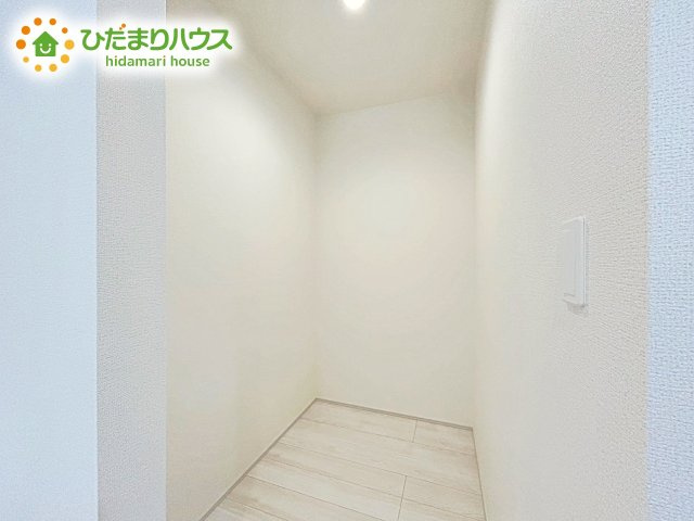 【収納】 | 小美玉市小川第1　新築戸建　2号棟 | パントリーは食品やストック品の管理・収納がしやすいです。