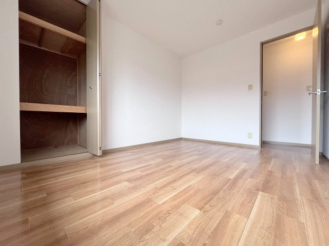 カーサアゼリアBの居間・リビング|おしゃれな居間です