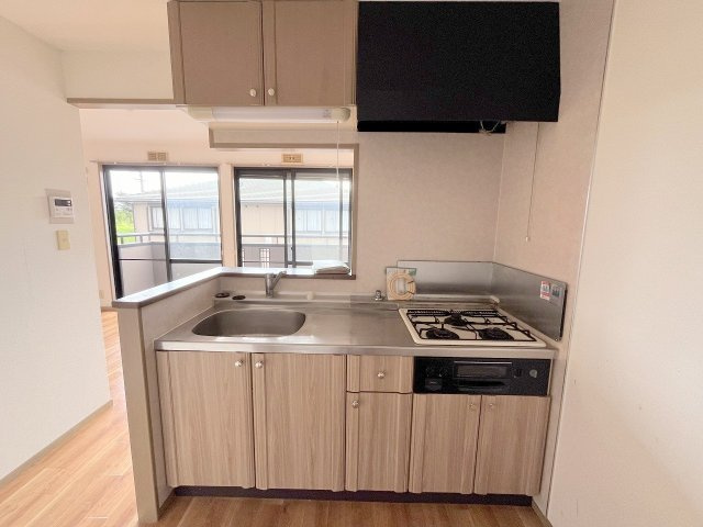 カーサアゼリアBのキッチン|お料理しやすいキッチンです