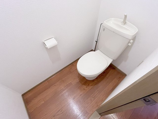 カーサアゼリアBのトイレ|清潔感のあるトイレです