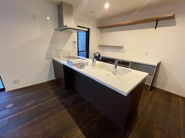 【キッチン】 | 　☆　中庭のある西尾市の邸宅　☆