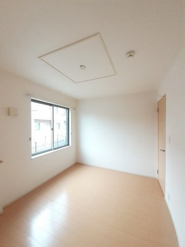 グレイスフル　レジデンスの洋室