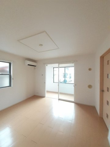 グレイスフル　レジデンスの居間・リビング