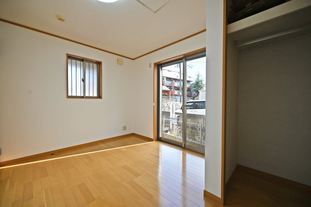 宝塚市高松町中古戸建│4LDK+並列駐車2台可（制限有）の洋室|1階洋室-5.5帖-