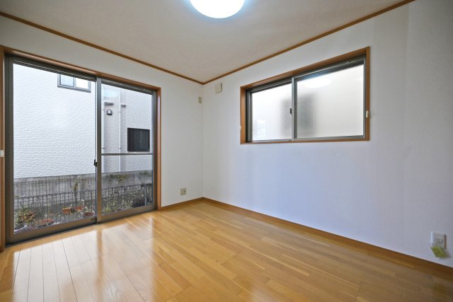 宝塚市高松町中古戸建│4LDK+並列駐車2台可（制限有）の洋室|1階洋室-6帖-