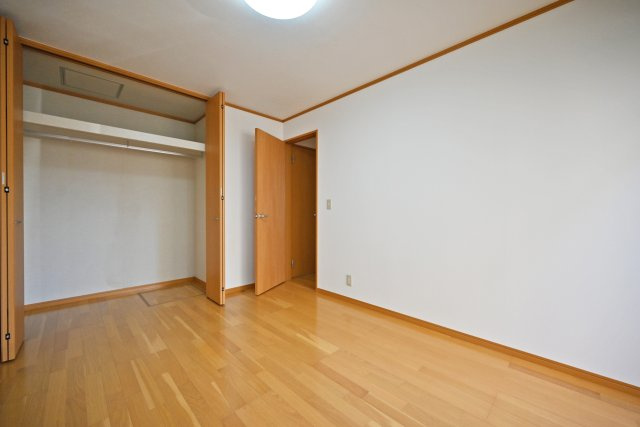 宝塚市高松町中古戸建│4LDK+並列駐車2台可（制限有）の洋室|1階洋室-6帖-