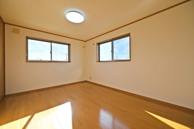 宝塚市高松町中古戸建│4LDK+並列駐車2台可（制限有）の洋室|3階洋室-8.7帖-