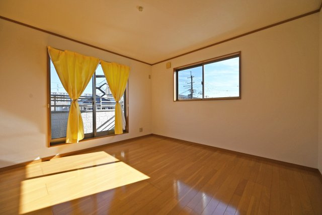宝塚市高松町中古戸建│4LDK+並列駐車2台可（制限有）の洋室|3階洋室-8帖-