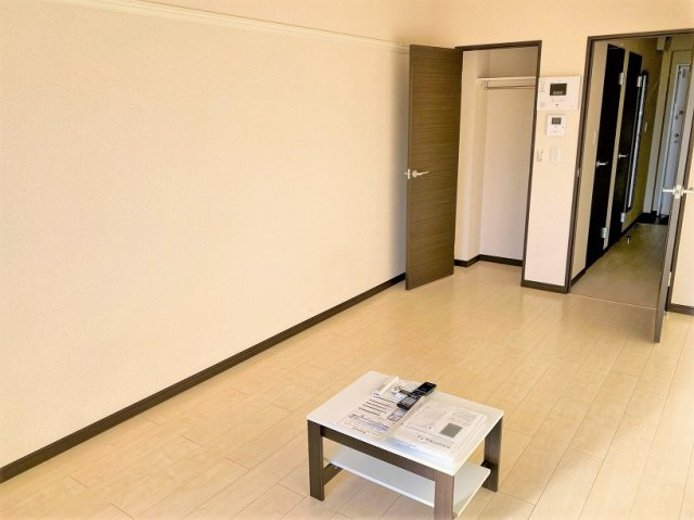 レオネクストラブバードの居間・リビング