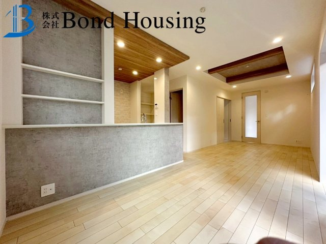 「収納充実」「LDK16帖」竹の台1丁目 2号棟の居間・リビング