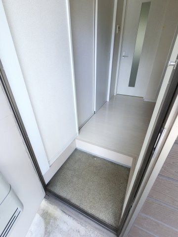 フォレストツインハウスⅡ A棟の玄関