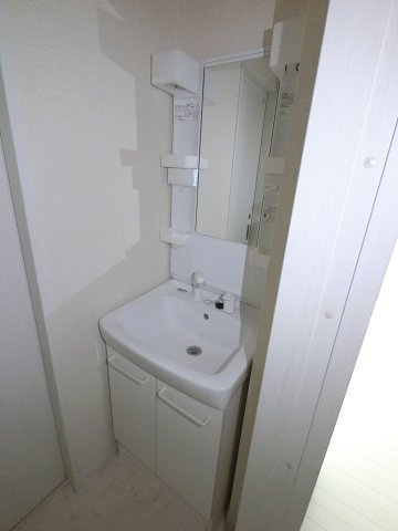 フォレストツインハウスⅡ A棟の独立洗面台