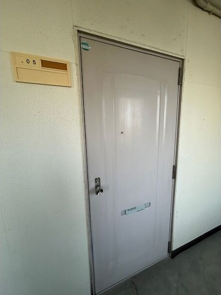 メゾン安田の玄関