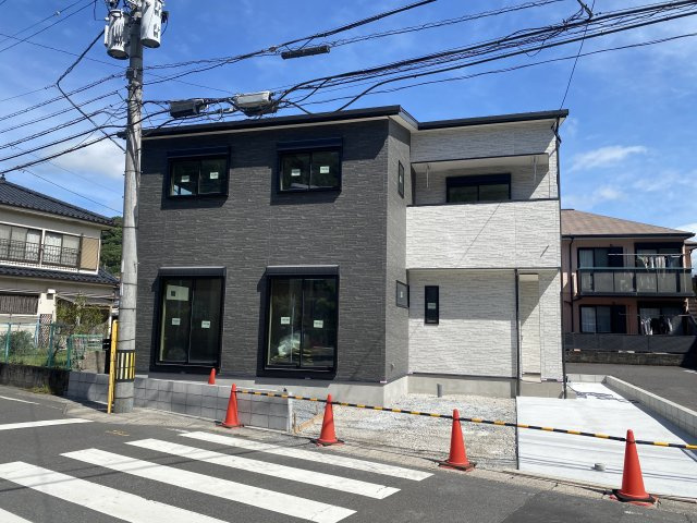 小野4丁目　新築戸建ての外観|駐車2台可。